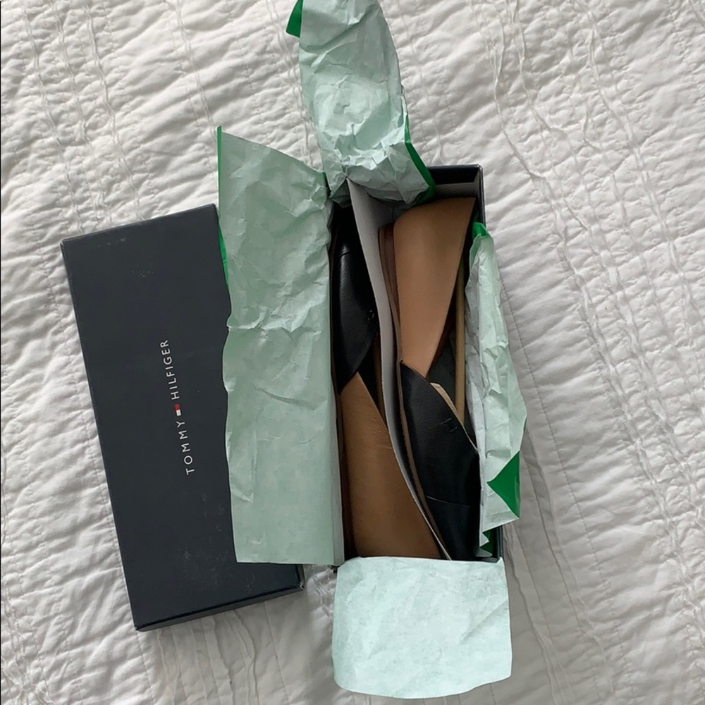 Tommy Hilfiger leather black and nude flats.